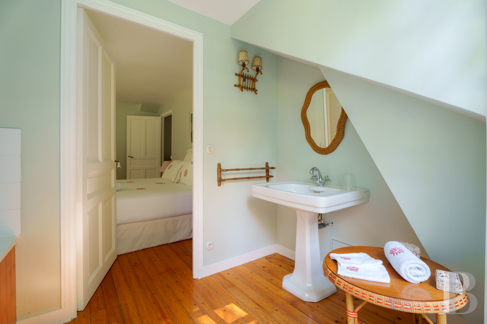 À Arradon, dans le golfe du Morbihan, une île privée de douze hectares et ses deux maisons - photo  n°36